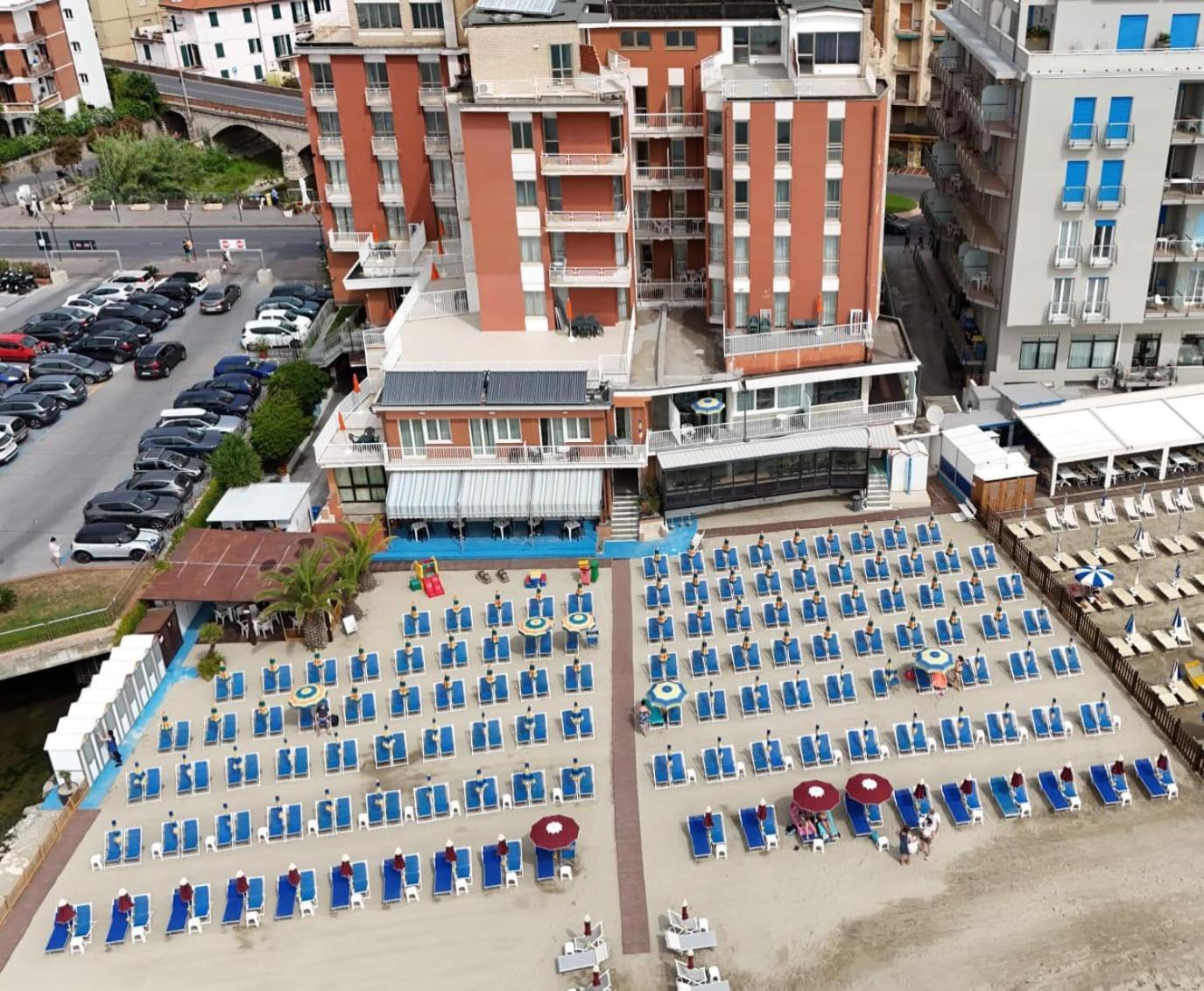 Hotel & Residence Stella Maris П'єтра-Лігуре Екстер'єр фото