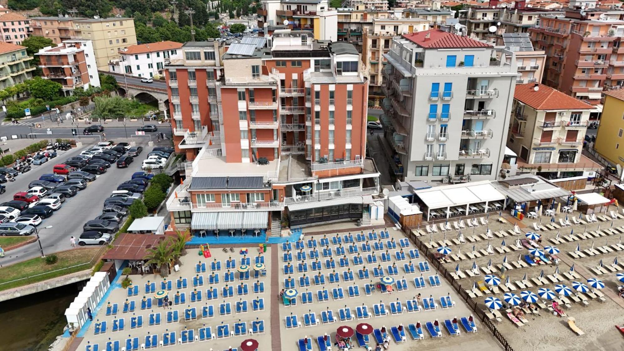 Hotel & Residence Stella Maris П'єтра-Лігуре Екстер'єр фото